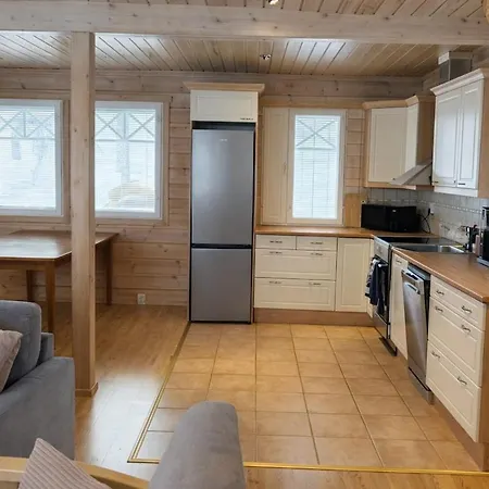 Beautiful And Charming With Outdoor Jacuzzi Äkäslompolo